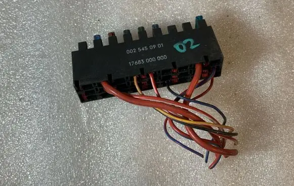 Mercedes-Benz C W202 Fuse module a2028260177