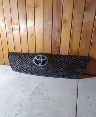 Toyota Corolla E120 E130 Bonnet/hood grill 