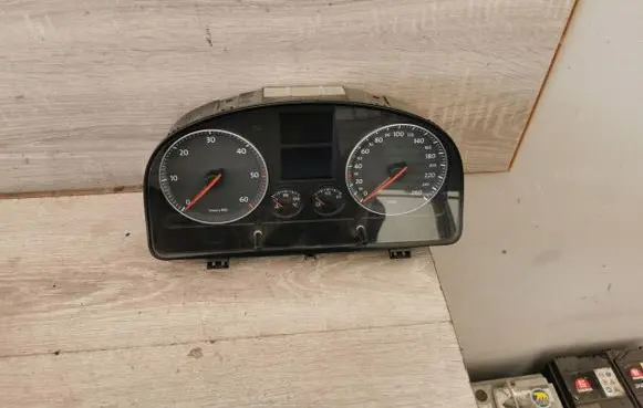 Volkswagen Touran I Speedometer (instrument cluster) 1T0920862F