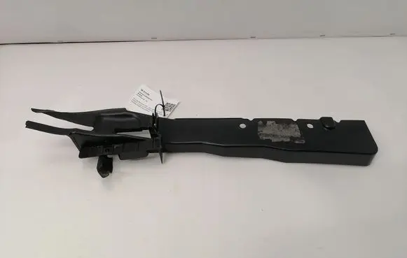 Ford Focus Fender end trim 4M51A02477AF