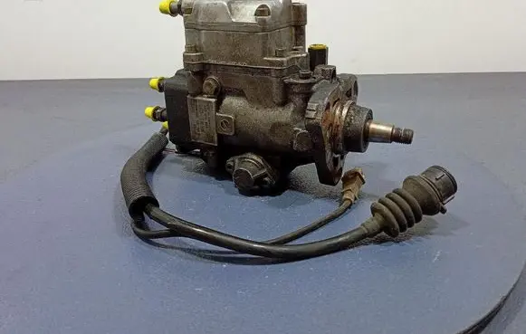 Audi A6 S6 C4 4A Fuel injection high pressure pump 046130108D