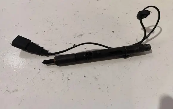 Audi A4 S4 B7 8E 8H Fuel injector 059130202g