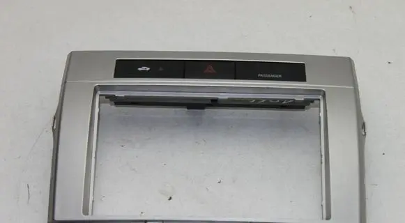 Toyota Corolla Verso E121 Radio/GPS head unit trim 