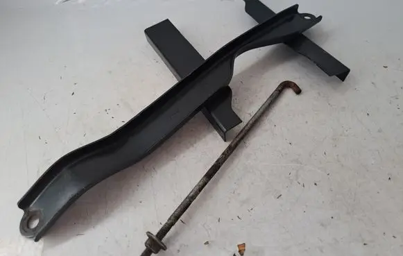 Toyota Corolla Verso AR10 Battery bracket 744040F040