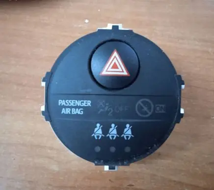 Toyota Yaris Hazard light switch