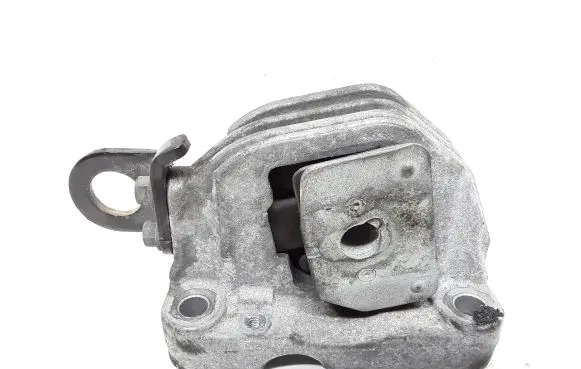 Volvo S60 Engine mount bracket