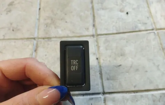 Traction control (ASR) switch