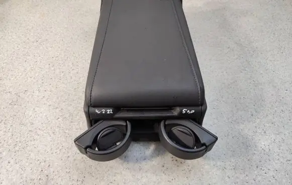 Mercedes-Benz S W222 Rear seat armrest 