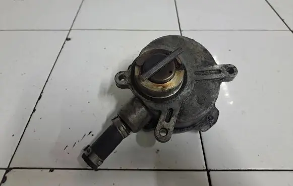 BMW 7 E65 E66 Vacuum pump 66750726306 68739010
