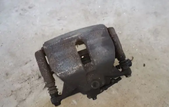 Volkswagen Golf VII Front brake caliper