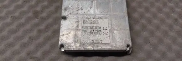 Toyota Avensis T220 Engine control unit/module 8966105310