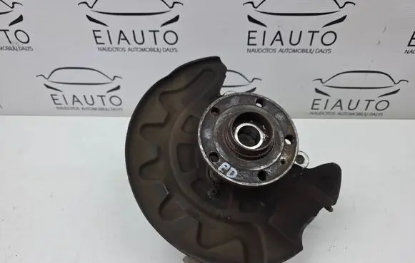 Front wheel hub