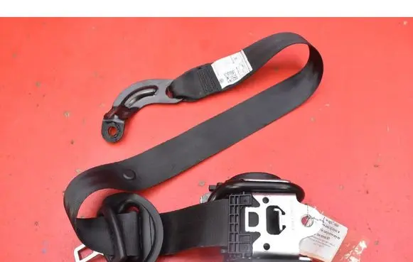 Volkswagen Golf Plus Front seatbelt 5M1857706E