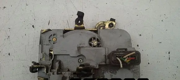 Peugeot 406 Front door lock 