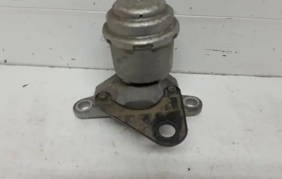 Volvo V60 Engine mount bracket 31304038