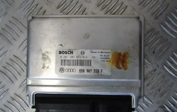 Volkswagen PASSAT B5 Engine control unit/module 0261204613 0261204614