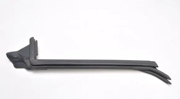 BMW 2 F44 Rubber seal front door (on door) 7483120