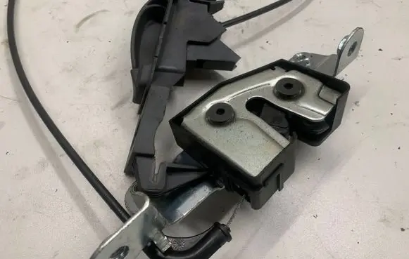 Volvo S60 Loading door lock 2349702