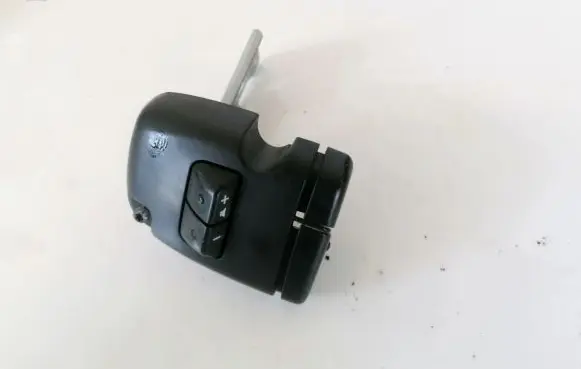 Toyota Yaris Steering wheel buttons/switches 6020357