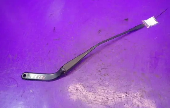 Front wiper blade arm