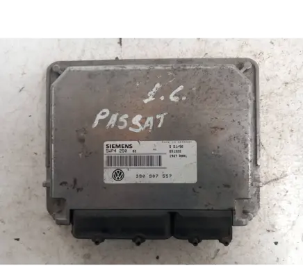 Volkswagen PASSAT B5 Engine control unit/module 3B0907557 5WP4250