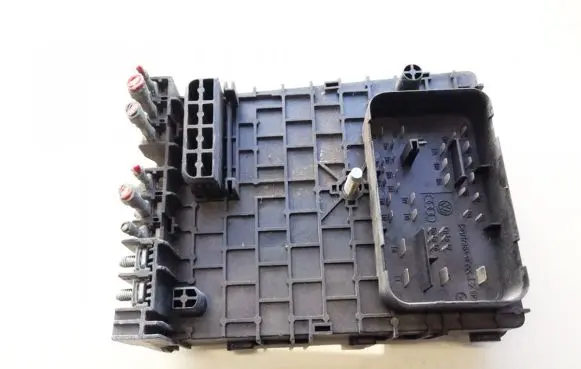 Volkswagen PASSAT B6 Fuse box set 3c0937125 6359-2777