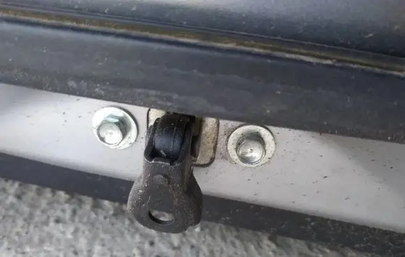 Honda CR-V Rear door check strap stopper