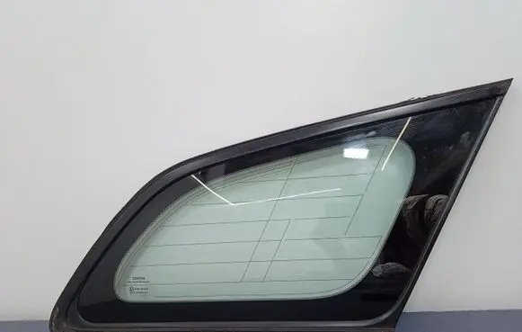Toyota Avensis T270 Rear side window
