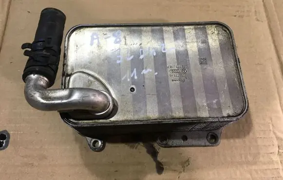 Audi A8 S8 D4 4H Engine oil radiator 059117015P