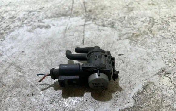 Volkswagen Golf V Turbo solenoid valve 1K0906283A A462 MVF2