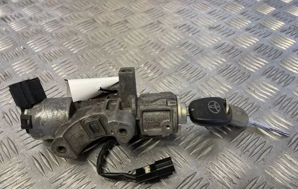 Toyota Avensis T250 Ignition lock 450200504 05015178