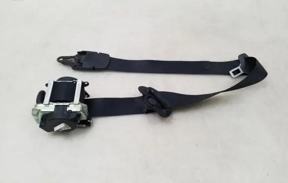 BMW 2 F46 Front seatbelt 7313304