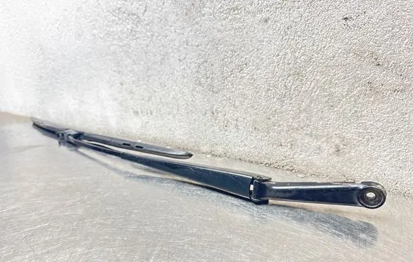 Opel Zafira A Front wiper blade arm 90582558