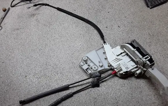 Fiat 500X Rear door lock 40146025 52028384 40146025003