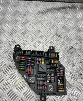 BMW 5 F10 F11 Fuse module 9252813