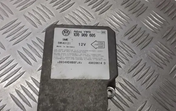 Skoda Octavia Mk1 (1U) Airbag control unit/module 1C0909605