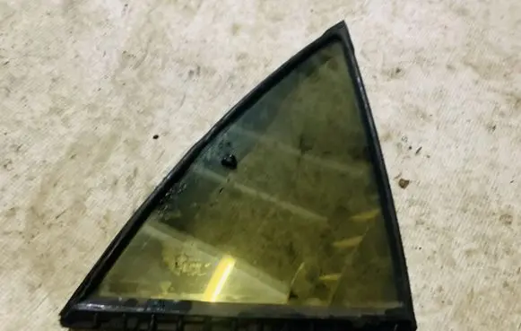 Rear vent window glass