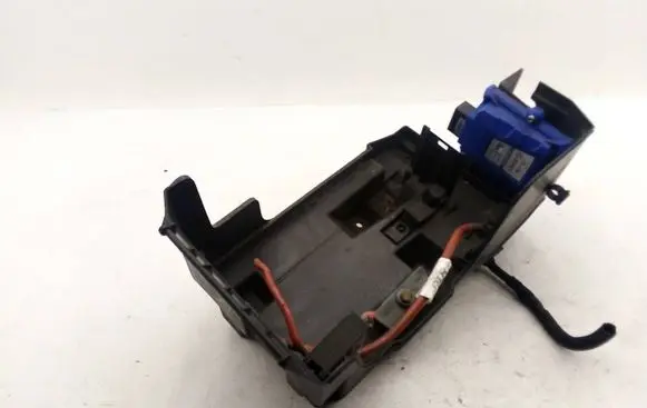 Opel Vectra C Battery box tray 09180777