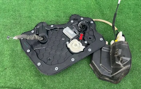 Audi A8 S8 D4 4H Front door lock 4H0837916 4F0837060