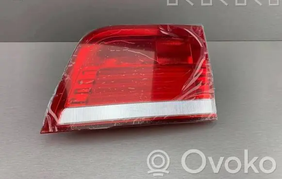 Tailgate rear/tail lights