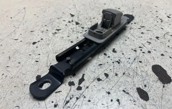 Nissan X-Trail T30 Seat belt adjustment rail 6488