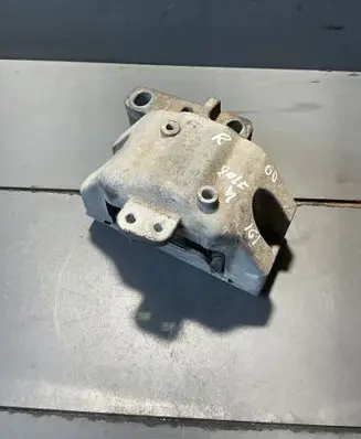 Volkswagen Golf IV Engine mount bracket 1J0198262