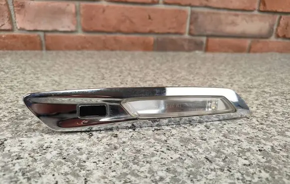 BMW 5 F10 F11 Front fender indicator light 7154169