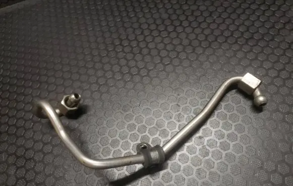 Fuel injector supply line/pipe