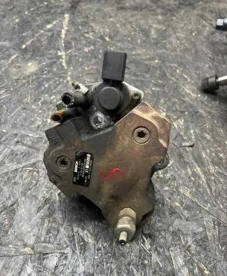 BMW 3 E90 E91 Fuel injection high pressure pump 7788670 0445010045 017514