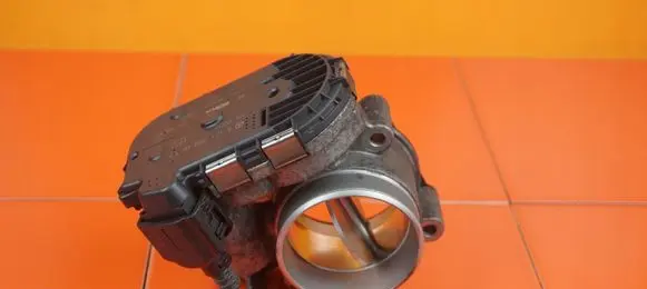 Mercedes-Benz C AMG W204 Throttle body valve A11109800050 271952