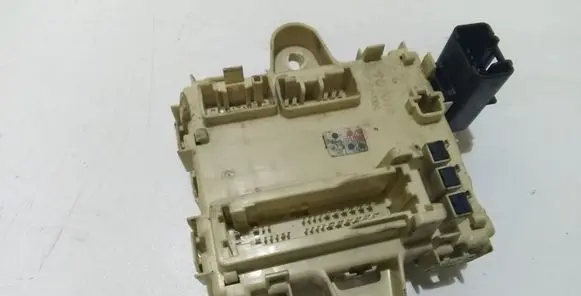 Lexus RX 300 Fuse module 