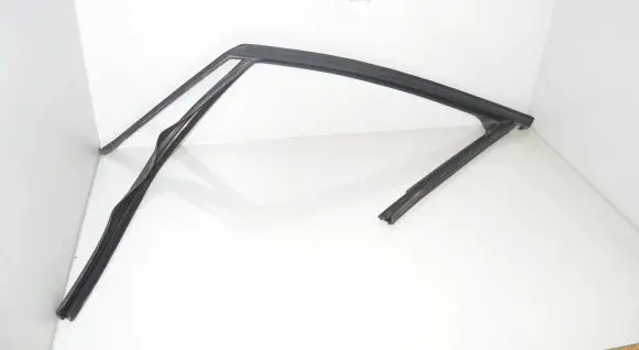BMW 2 F46 Rubber seal front door (on door) 7326167 51337326167