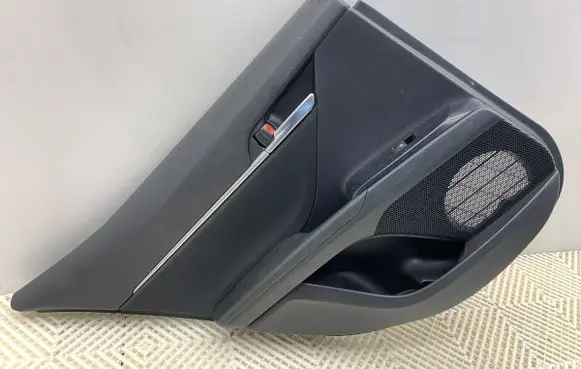 Toyota Camry VIII XV70 Rear door card panel trim