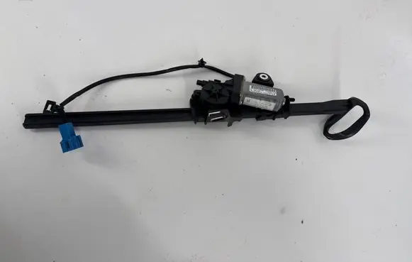 Mercedes-Benz C W205 Seat belt adjustment motor A2058600182 KR2EL2W1MP RAAACK5B4S